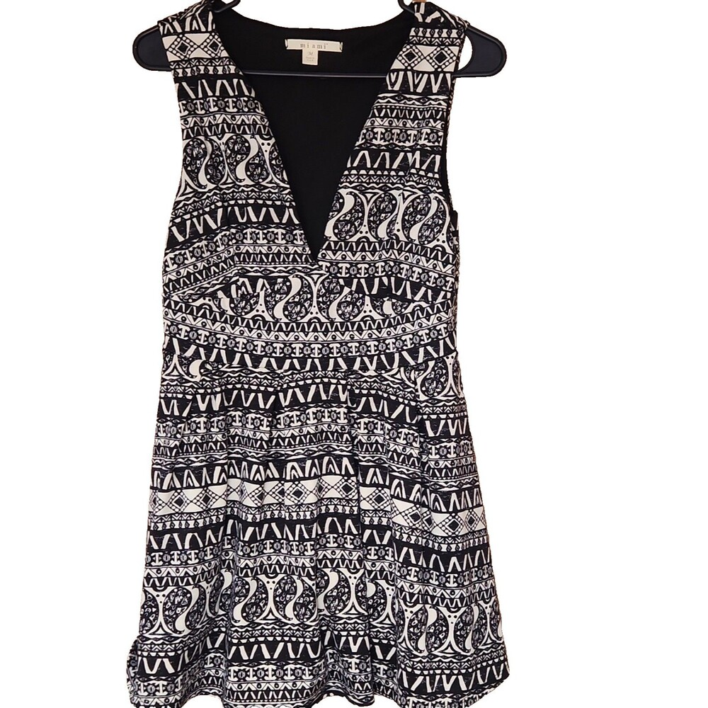 Miami Dress Womens Medium Short Black Floral Black Slip Fit And Flare